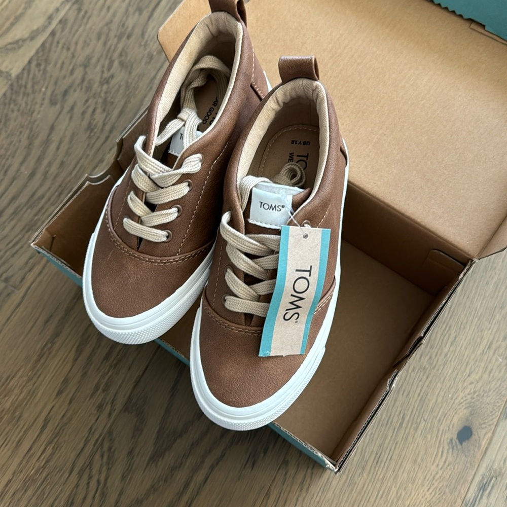 NWT Toms Boys microsuede sneakers